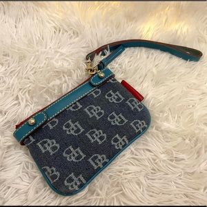Dooney and bourke wristlet